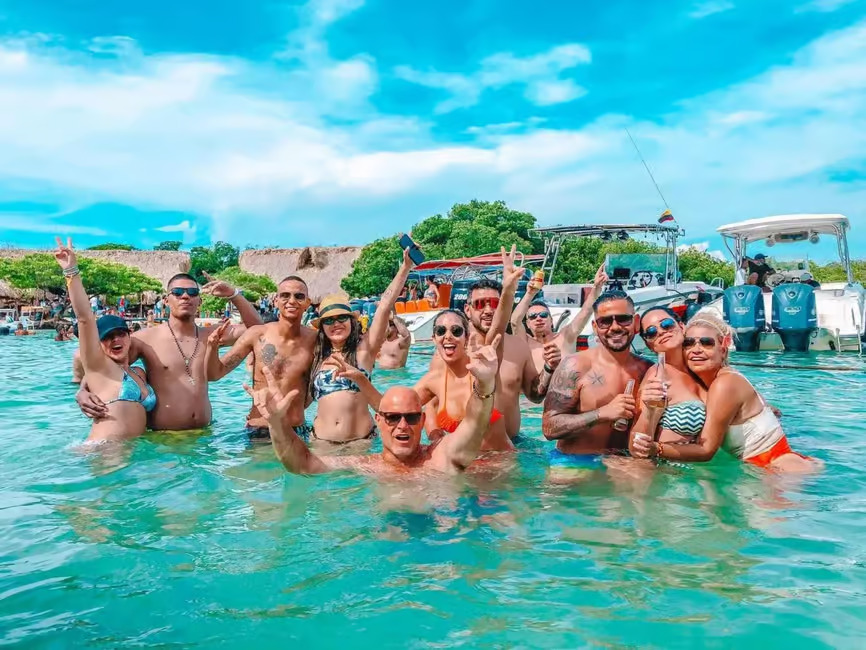 Party Boar Tour in Cartagena Colombia Paradise 1