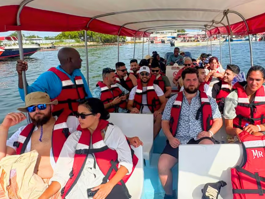 Party Boar Tour in Cartagena Colombia Paradise 4