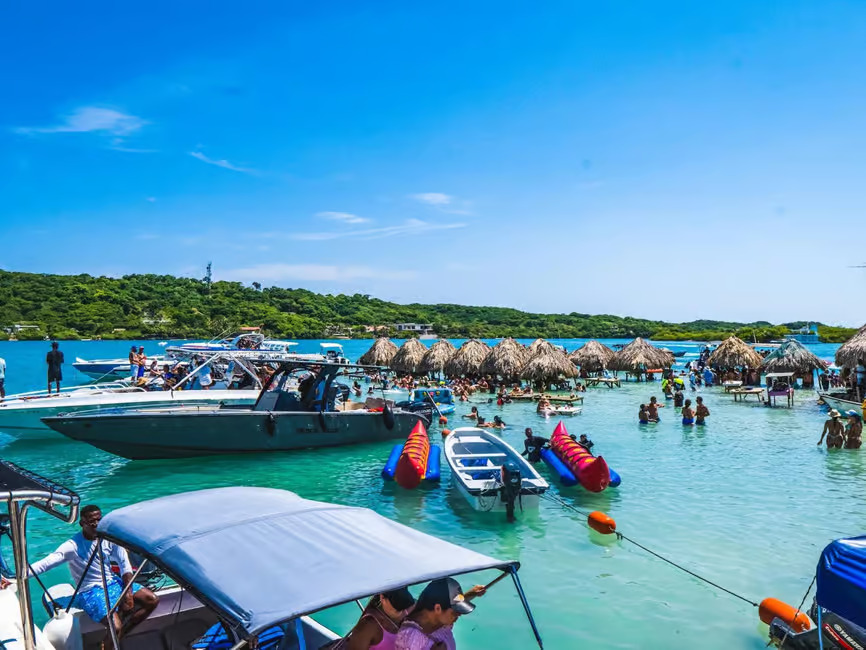 Party Boar Tour in Cartagena Colombia Paradise 5