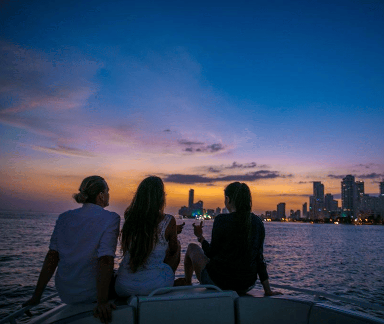 SunsetSpeedBoatDrinksandafterpartywiththebesttourguidesincartagenacolombia4