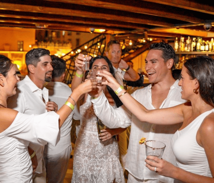 SunsetSpeedBoatDrinksandafterpartywiththebesttourguidesincartagenacolombia5